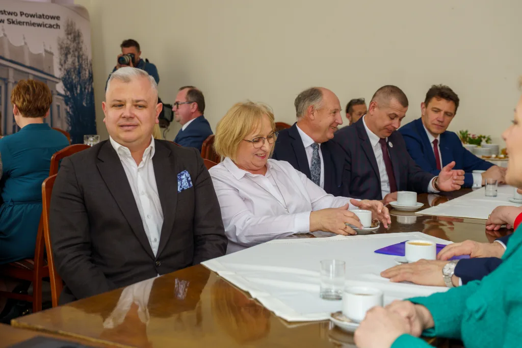 Historyczne spotkanie w Starostwie Powiatowym w Skierniewicach – po raz pierwszy na takim szczeblu debatowano o bezpieczeństwie i rozwoju regionu 34 dsc06318