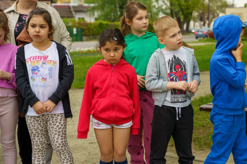 sadzenie drzew w skierniewicach z okazji miedzynarodowego dnia ziemi 16 z 48