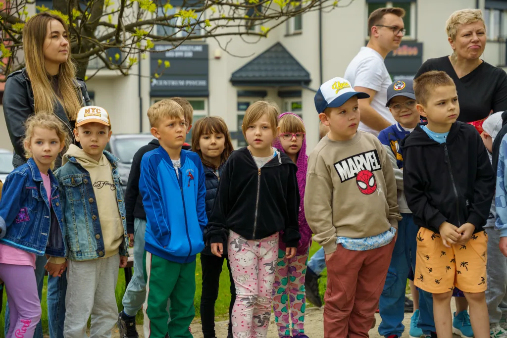 sadzenie drzew w skierniewicach z okazji miedzynarodowego dnia ziemi 20 z 48