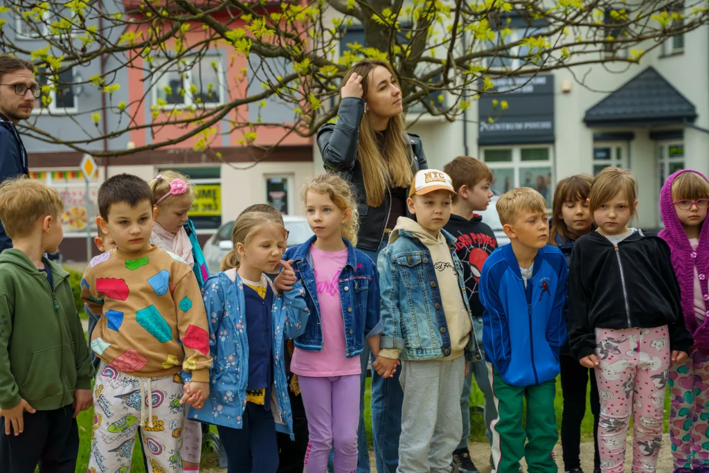 sadzenie drzew w skierniewicach z okazji miedzynarodowego dnia ziemi 21 z 48