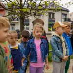 sadzenie drzew w skierniewicach z okazji miedzynarodowego dnia ziemi 36 z 48
