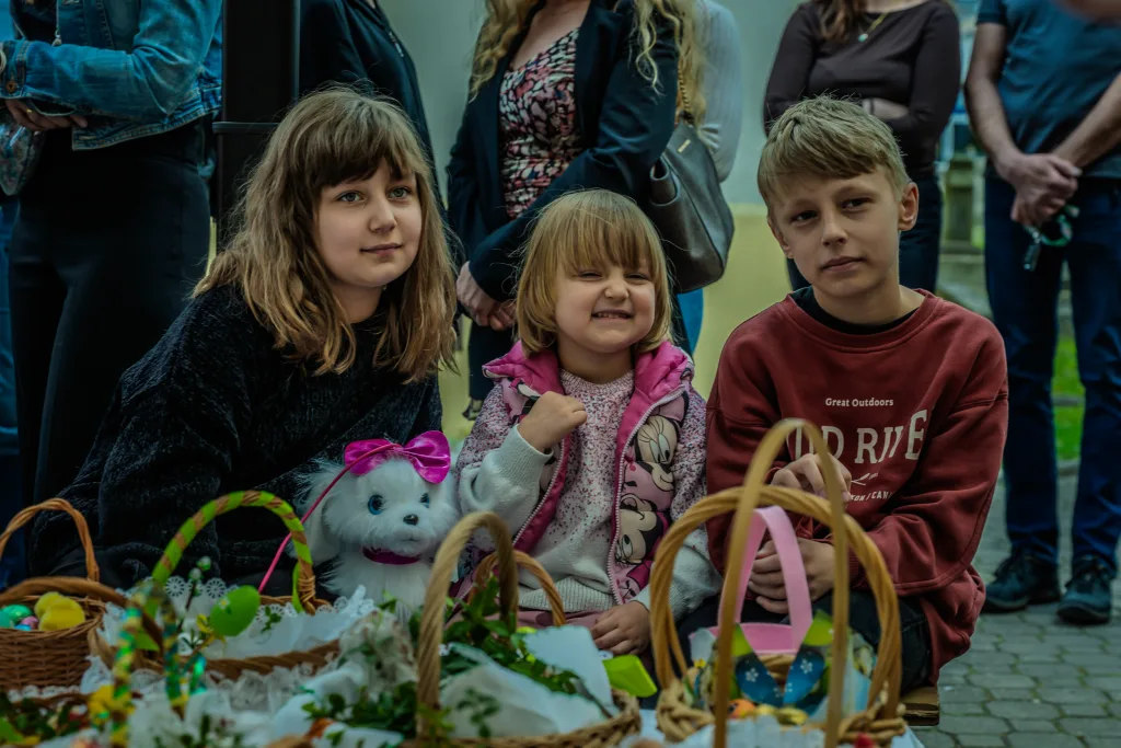 Święcenie koszyczków w Skierniewicach. W parafii św. Jakuba i św. Stanisława nie zabrakło wiernych 38 swiecenie koszyczkow w skierniewicach. w parafii sw. jakuba i sw. stanislawa nie zabraklo wiernych 62 z 80