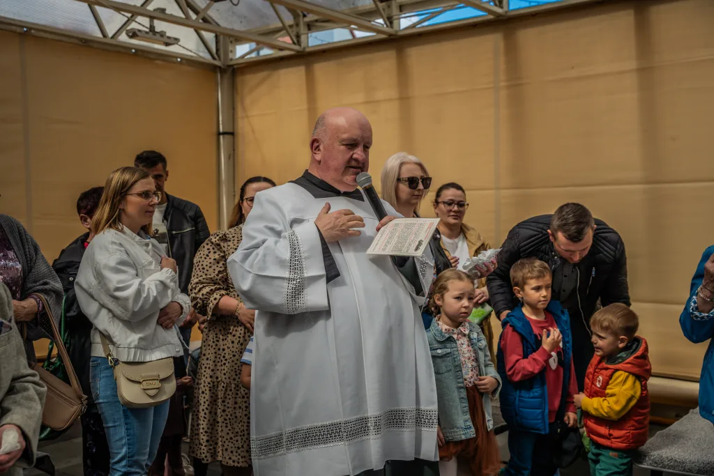 Święcenie koszyczków w Skierniewicach. W parafii św. Jakuba i św. Stanisława nie zabrakło wiernych 33 swiecenie koszyczkow w skierniewicach. w parafii sw. jakuba i sw. stanislawa nie zabraklo wiernych 72 z 80