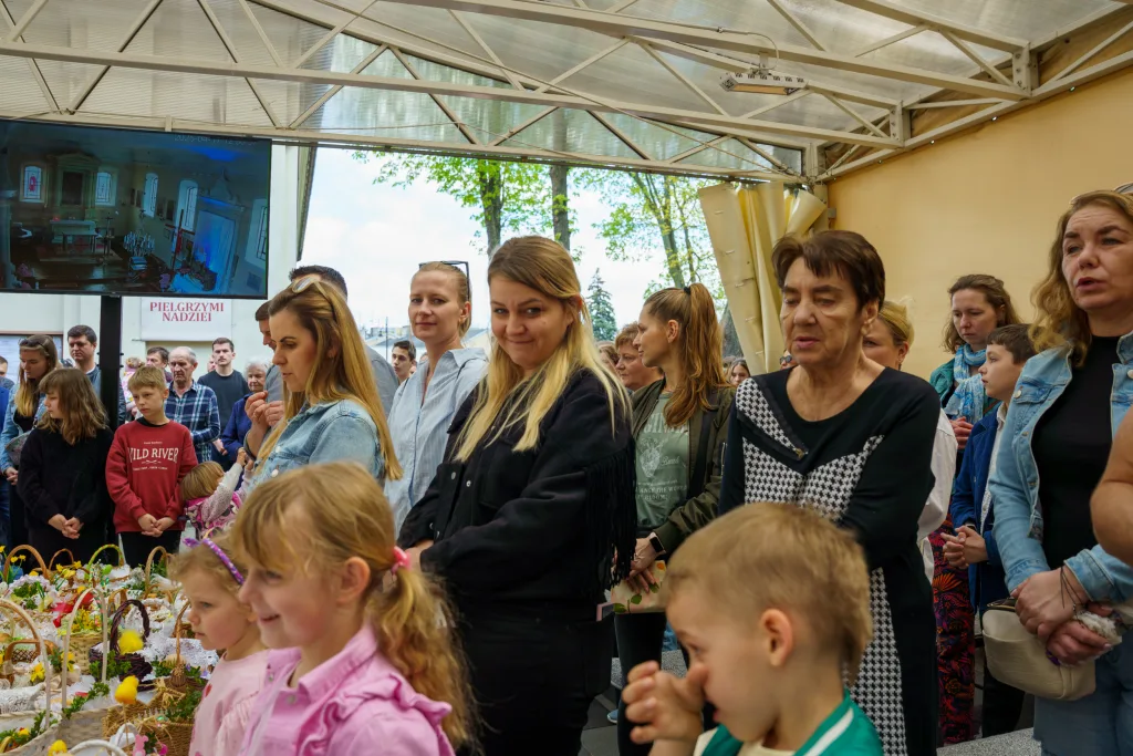 Święcenie koszyczków w Skierniewicach. W parafii św. Jakuba i św. Stanisława nie zabrakło wiernych 34 swiecenie koszyczkow w skierniewicach. w parafii sw. jakuba i sw. stanislawa nie zabraklo wiernych 73 z 80