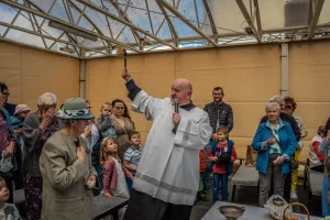 swiecenie koszyczkow w skierniewicach. w parafii sw. jakuba i sw. stanislawa nie zabraklo wiernych 79 z 80