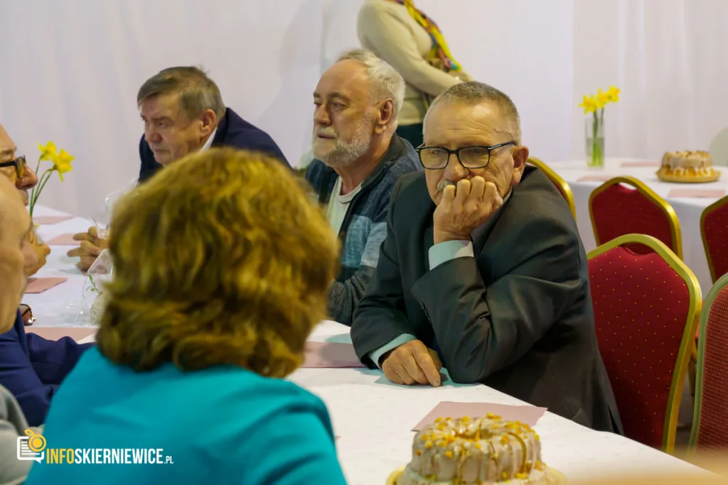 tlumy na pierwszym wielkanocnym spotkaniu mieszkancow skierniewic 15 z 76