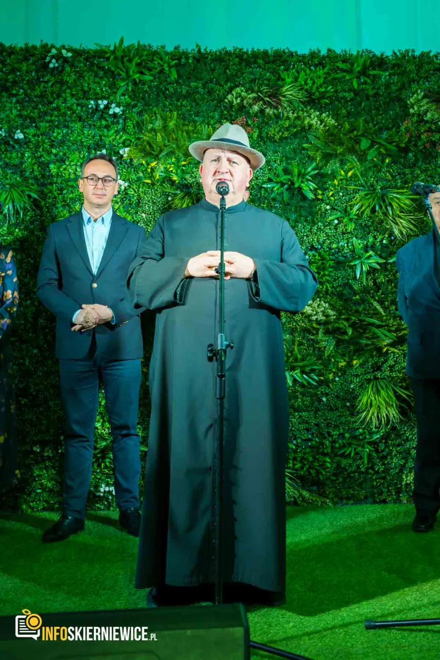 tlumy na pierwszym wielkanocnym spotkaniu mieszkancow skierniewic 37 z 76