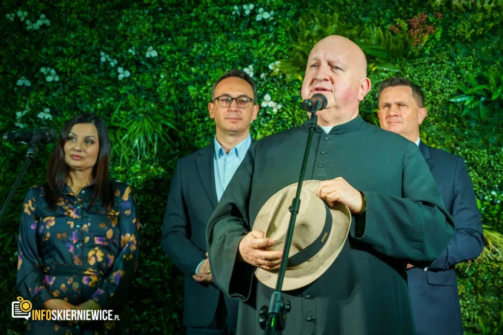 tlumy na pierwszym wielkanocnym spotkaniu mieszkancow skierniewic 38 z 76