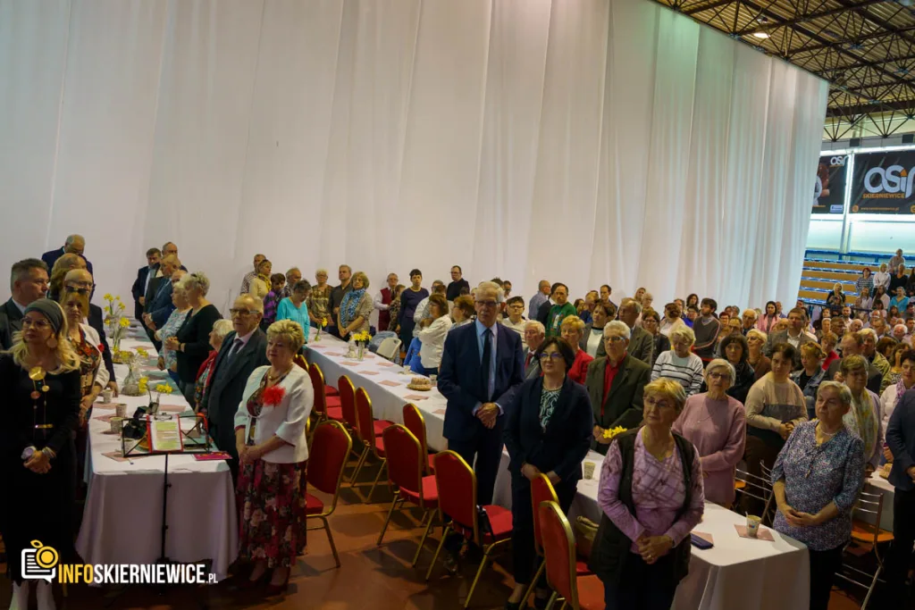 tlumy na pierwszym wielkanocnym spotkaniu mieszkancow skierniewic 43 z 76