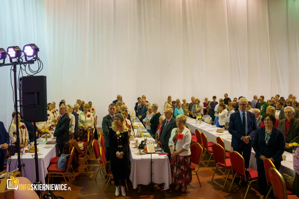 tlumy na pierwszym wielkanocnym spotkaniu mieszkancow skierniewic 45 z 76