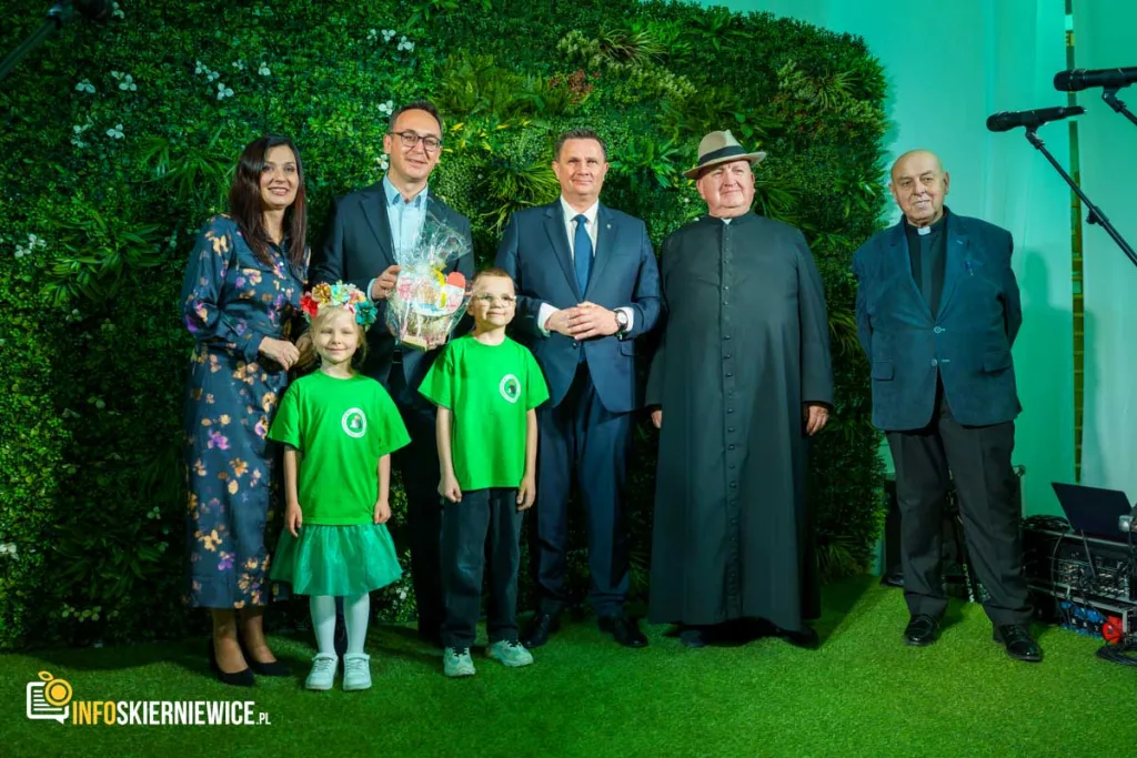 tlumy na pierwszym wielkanocnym spotkaniu mieszkancow skierniewic 46 z 76