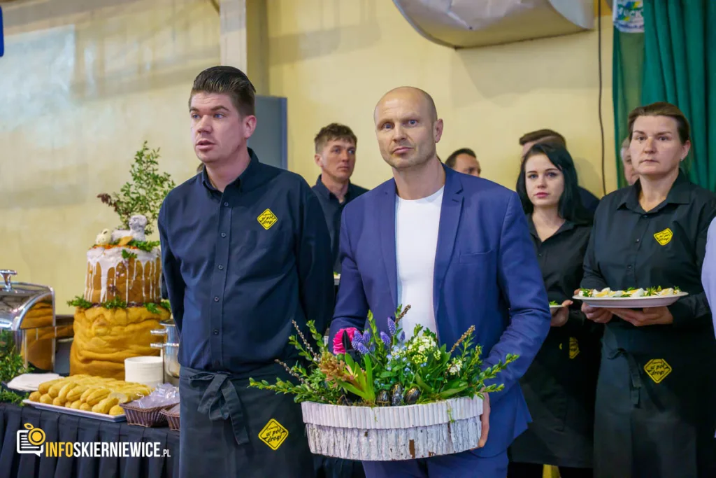 tlumy na pierwszym wielkanocnym spotkaniu mieszkancow skierniewic 55 z 76
