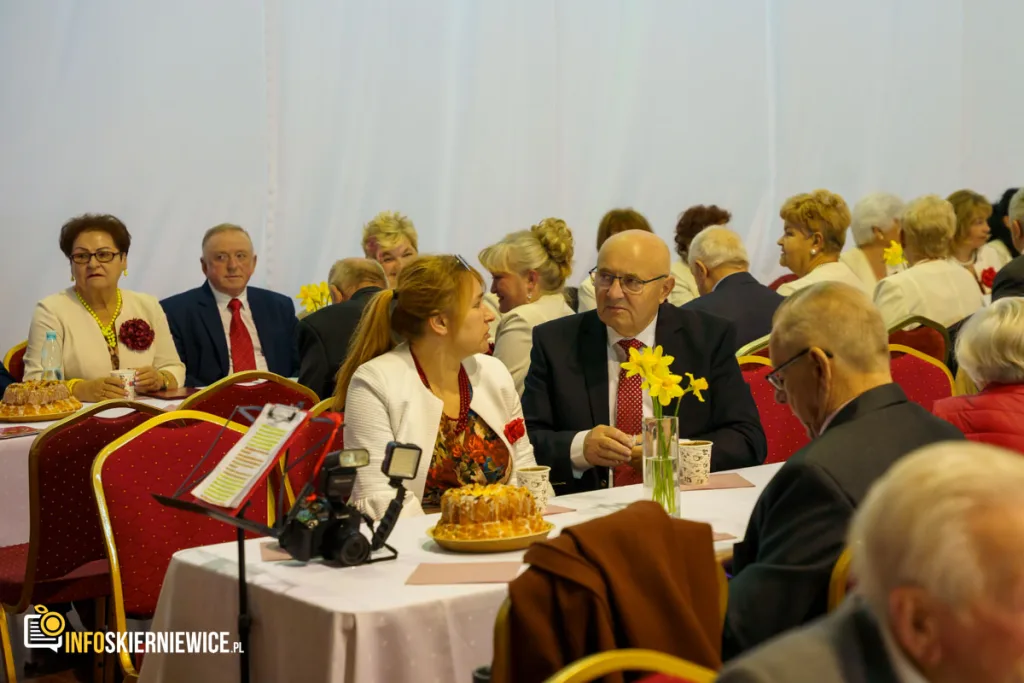 tlumy na pierwszym wielkanocnym spotkaniu mieszkancow skierniewic 6 z 76
