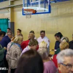 tlumy na pierwszym wielkanocnym spotkaniu mieszkancow skierniewic 70 z 76