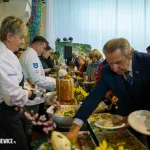 tlumy na pierwszym wielkanocnym spotkaniu mieszkancow skierniewic 72 z 76