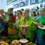 tlumy na pierwszym wielkanocnym spotkaniu mieszkancow skierniewic 75 z 76