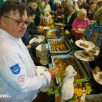 tlumy na pierwszym wielkanocnym spotkaniu mieszkancow skierniewic 76 z 76