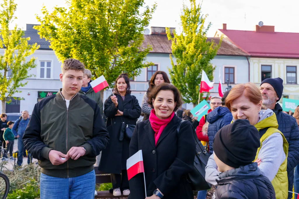 afal trzaskowski w skierniewicach przed cisza wyborcza wiec wyborczy i apel o mobilizacje 100 z 105