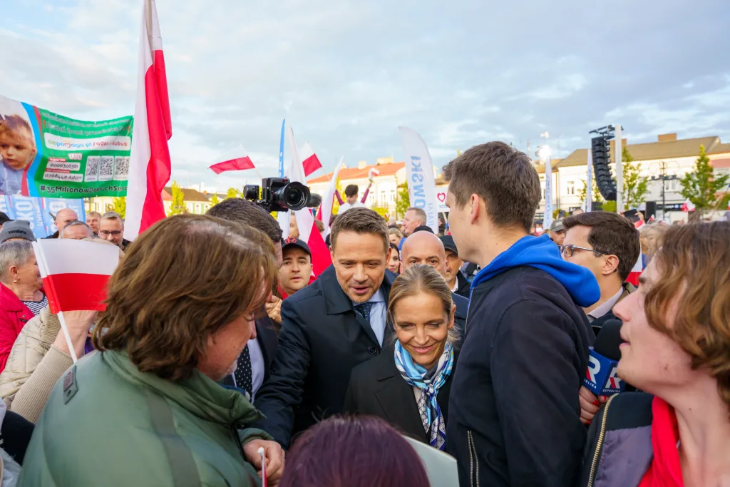 afal trzaskowski w skierniewicach przed cisza wyborcza wiec wyborczy i apel o mobilizacje 103 z 105