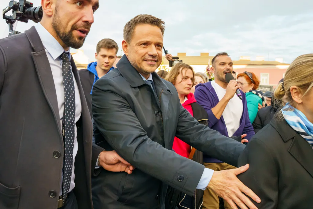 afal trzaskowski w skierniewicach przed cisza wyborcza wiec wyborczy i apel o mobilizacje 105 z 105