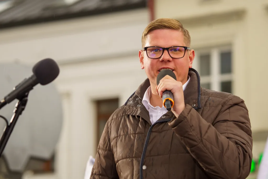 Rafał Trzaskowski w Skierniewicach przed ciszą wyborczą – wiec wyborczy i apel o mobilizację 38 afal trzaskowski w skierniewicach przed cisza wyborcza wiec wyborczy i apel o mobilizacje 14 z 105