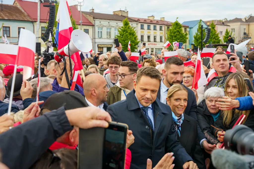 afal trzaskowski w skierniewicach przed cisza wyborcza wiec wyborczy i apel o mobilizacje 60 z 105
