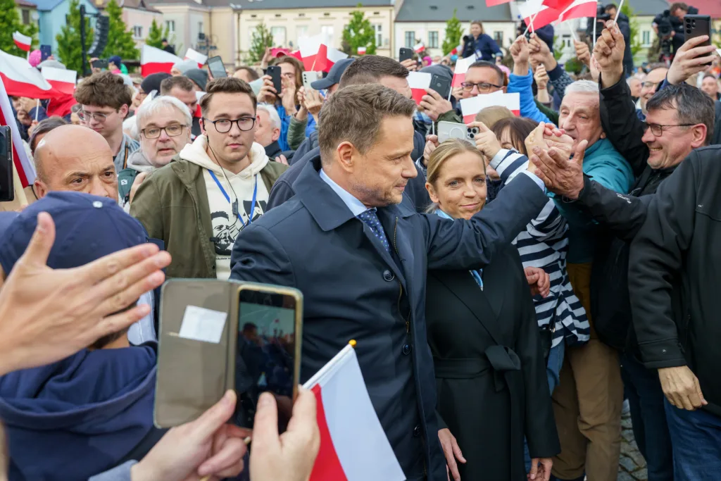 afal trzaskowski w skierniewicach przed cisza wyborcza wiec wyborczy i apel o mobilizacje 61 z 105