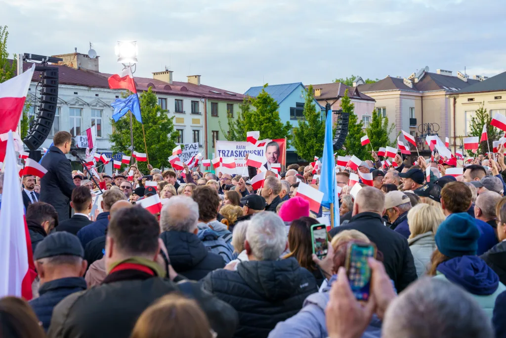 afal trzaskowski w skierniewicach przed cisza wyborcza wiec wyborczy i apel o mobilizacje 90 z 105
