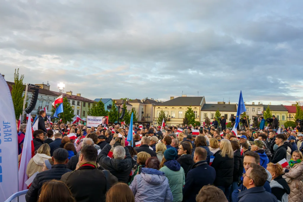afal trzaskowski w skierniewicach przed cisza wyborcza wiec wyborczy i apel o mobilizacje 91 z 105