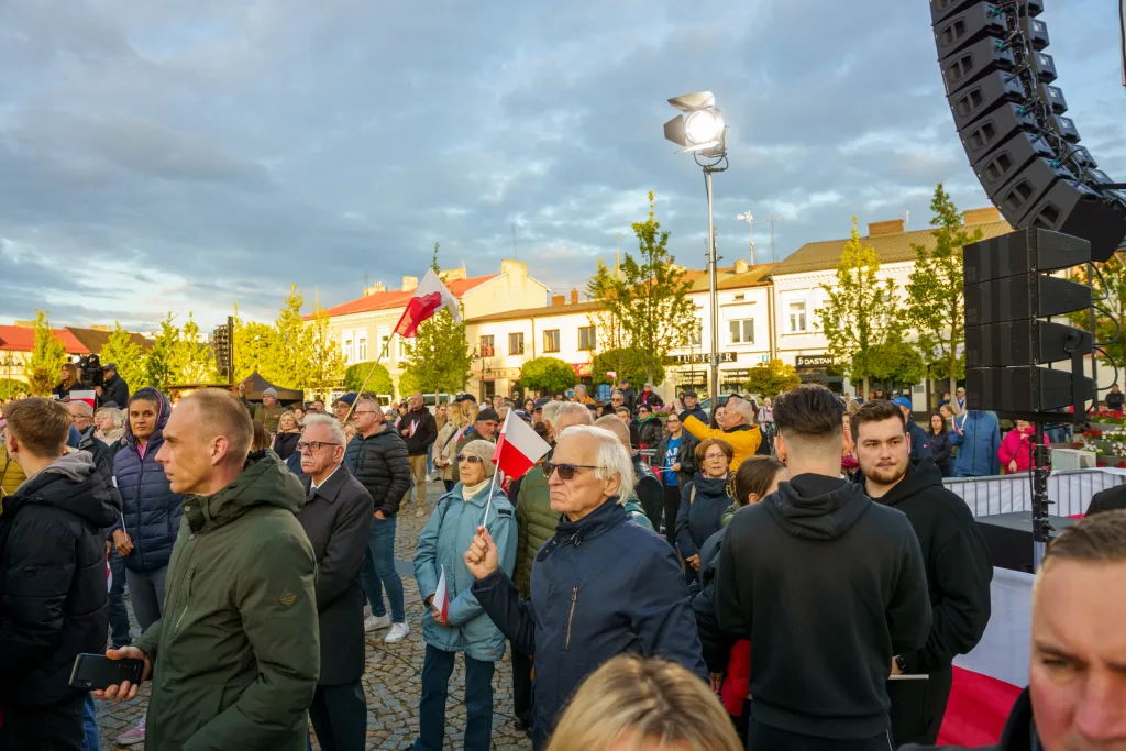afal trzaskowski w skierniewicach przed cisza wyborcza wiec wyborczy i apel o mobilizacje 95 z 105