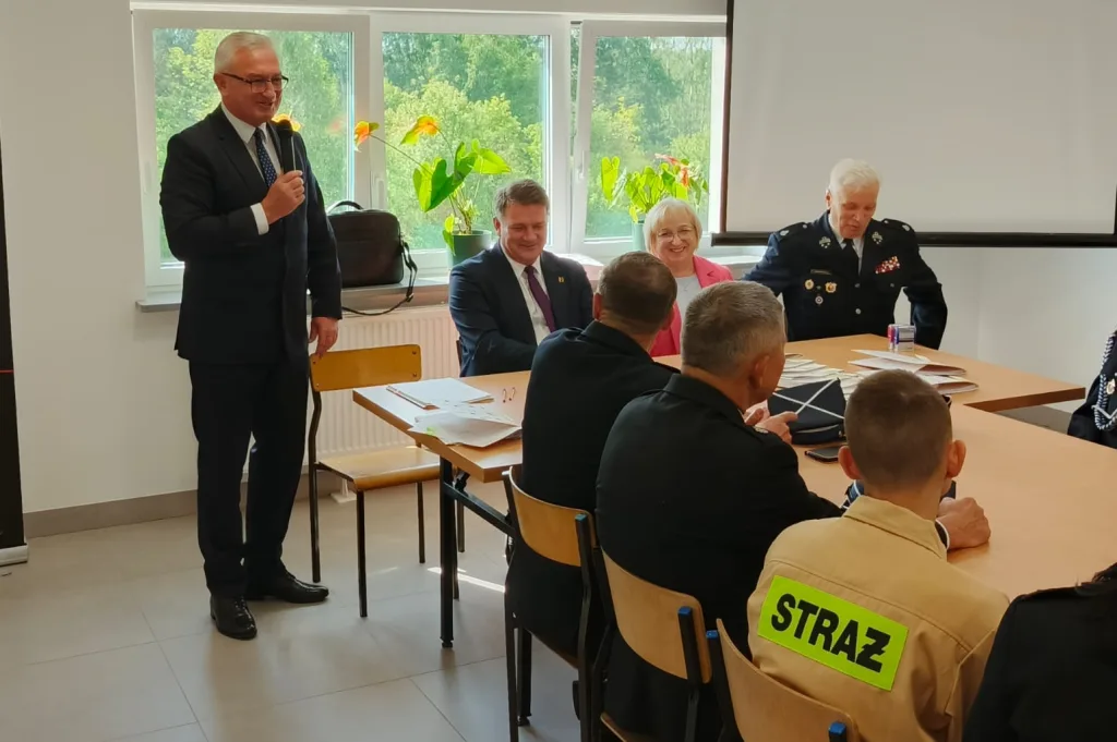 W Mokrej Lewej podpisano umowy z OSP na rozwój Młodzieżowych Drużyn Pożarniczych 33 img 20250521 wa0005