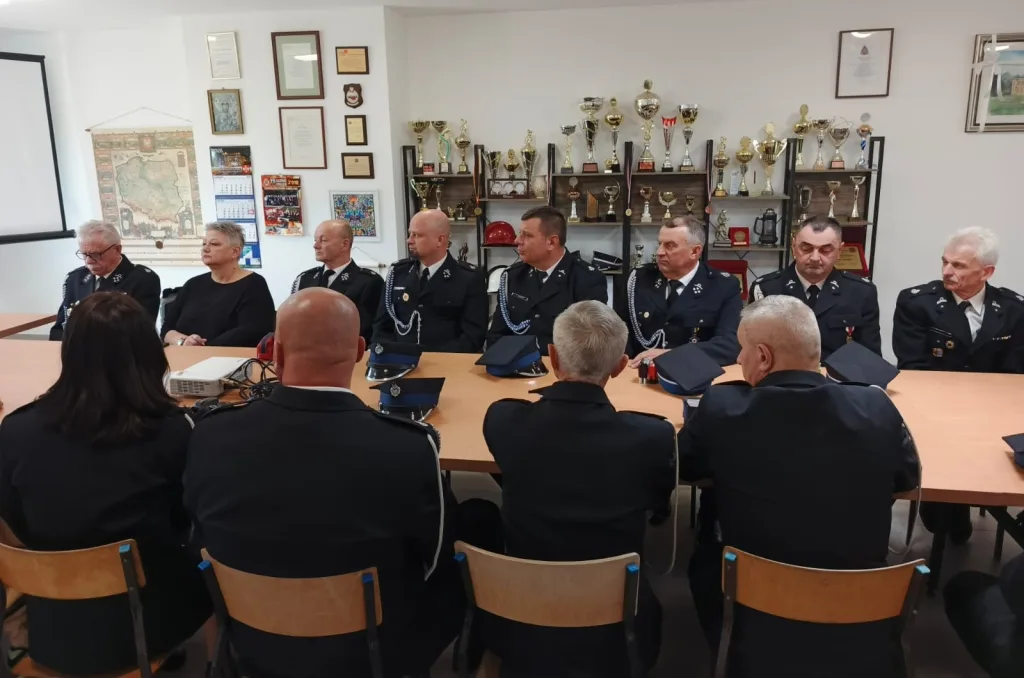 W Mokrej Lewej podpisano umowy z OSP na rozwój Młodzieżowych Drużyn Pożarniczych 34 img 20250521 wa0007