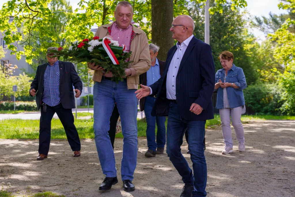 Skierniewicka Lewica uczciła Święto Pracy 37 skierniewicka lewica uczcila swieto pracy 3 z 20