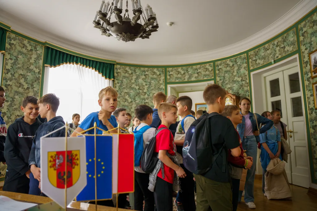 Młodzi uczniowie z Michowic odwiedzili Starostwo Powiatowe w Skierniewicach 34 spotkanie w starostwie szkola podstawowa 10 z 34