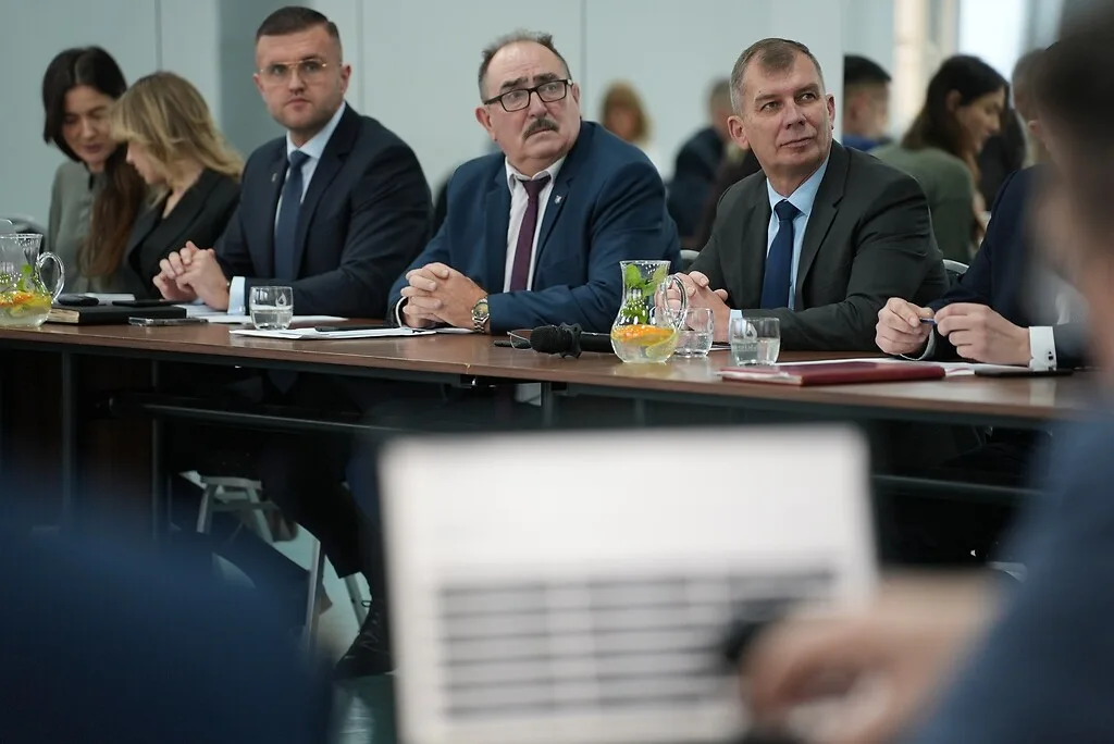 Radni Skierniewic podczas głosowania nad dofinansowaniem budowy mieszkań komunalnych