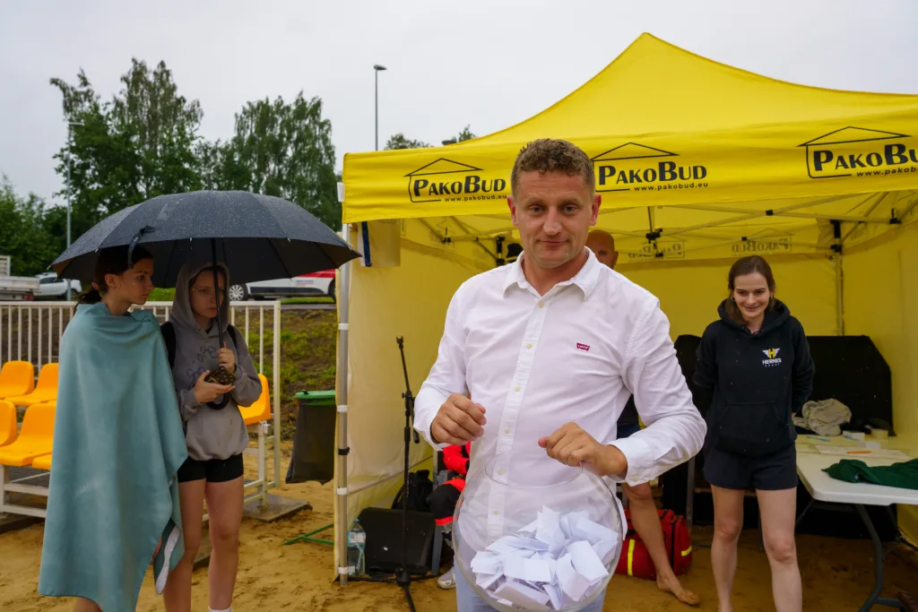 Turniej siatkówki plażowej Skierniewice 2025: miksty walczyły mimo deszczu 36 dsc09271