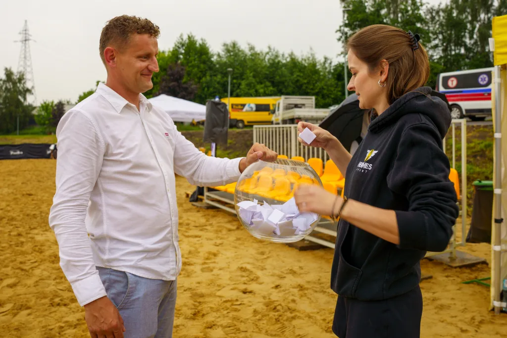 Turniej siatkówki plażowej Skierniewice 2025: miksty walczyły mimo deszczu 33 dsc09275