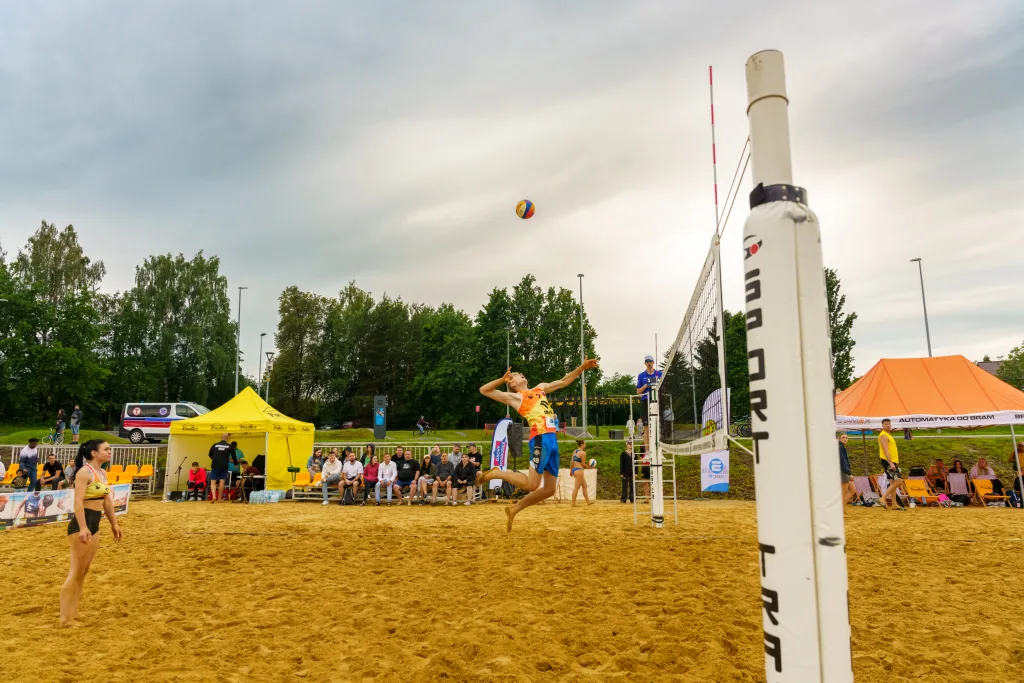 Turniej siatkówki plażowej Skierniewice 2025: miksty walczyły mimo deszczu 37 dsc09335