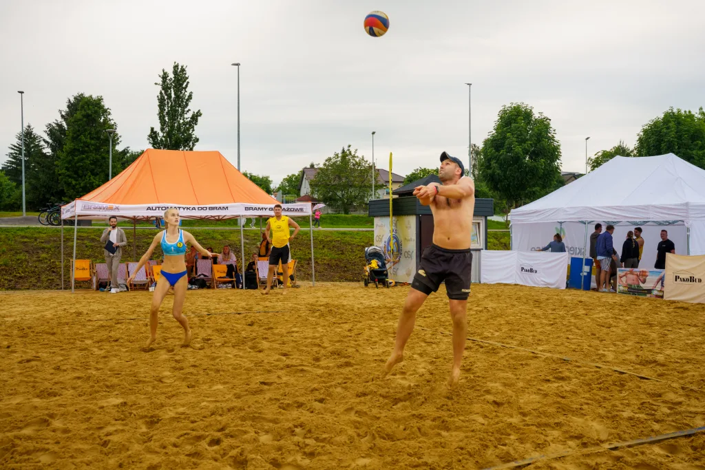 Turniej siatkówki plażowej Skierniewice 2025: miksty walczyły mimo deszczu 37 dsc09339