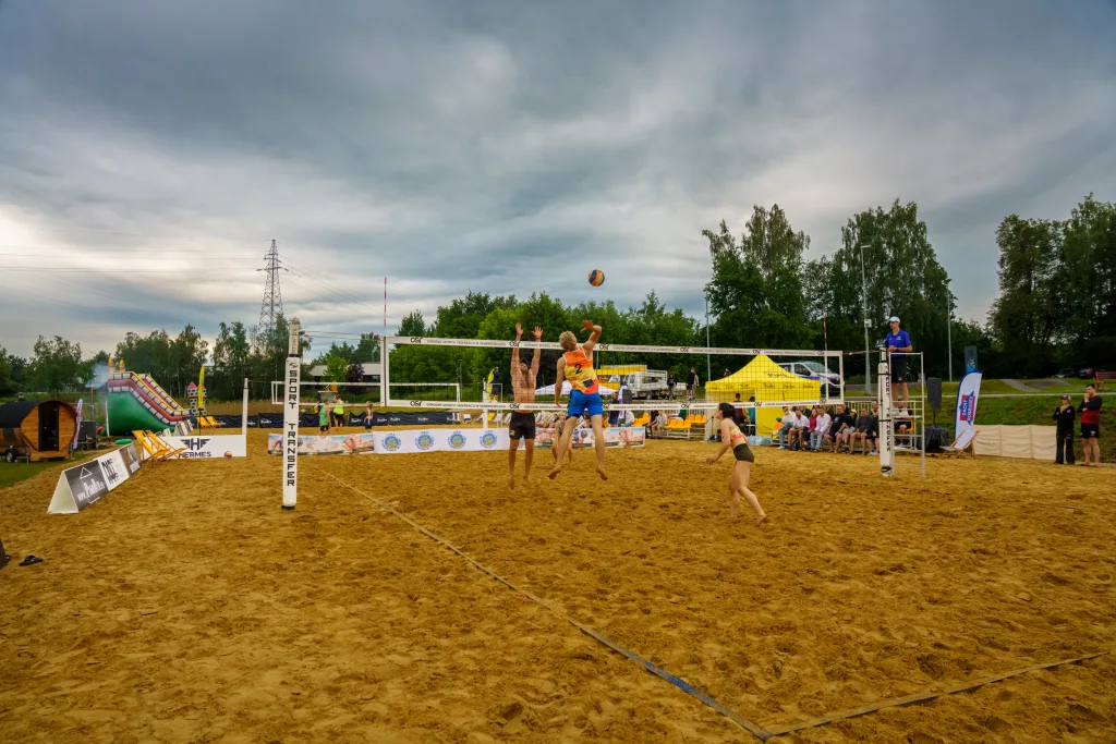Turniej siatkówki plażowej Skierniewice 2025: miksty walczyły mimo deszczu 37 dsc09352