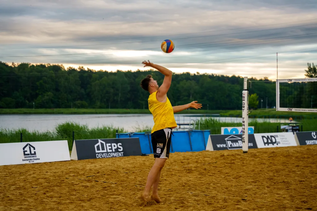 Turniej siatkówki plażowej Skierniewice 2025: miksty walczyły mimo deszczu 38 dsc09494