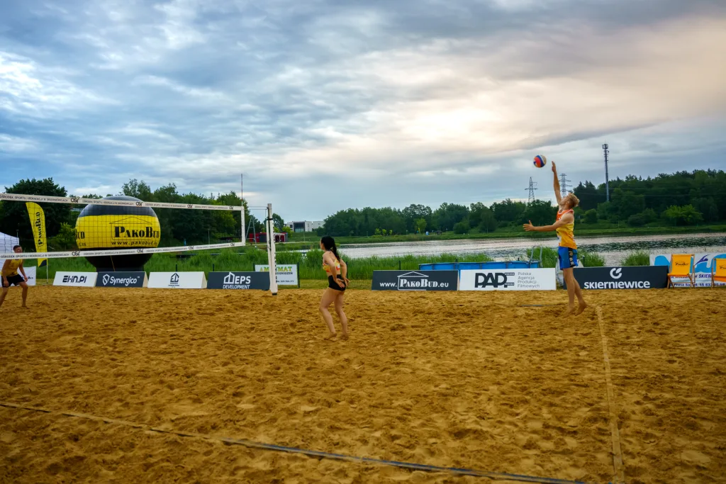 Turniej siatkówki plażowej Skierniewice 2025: miksty walczyły mimo deszczu 37 dsc09499