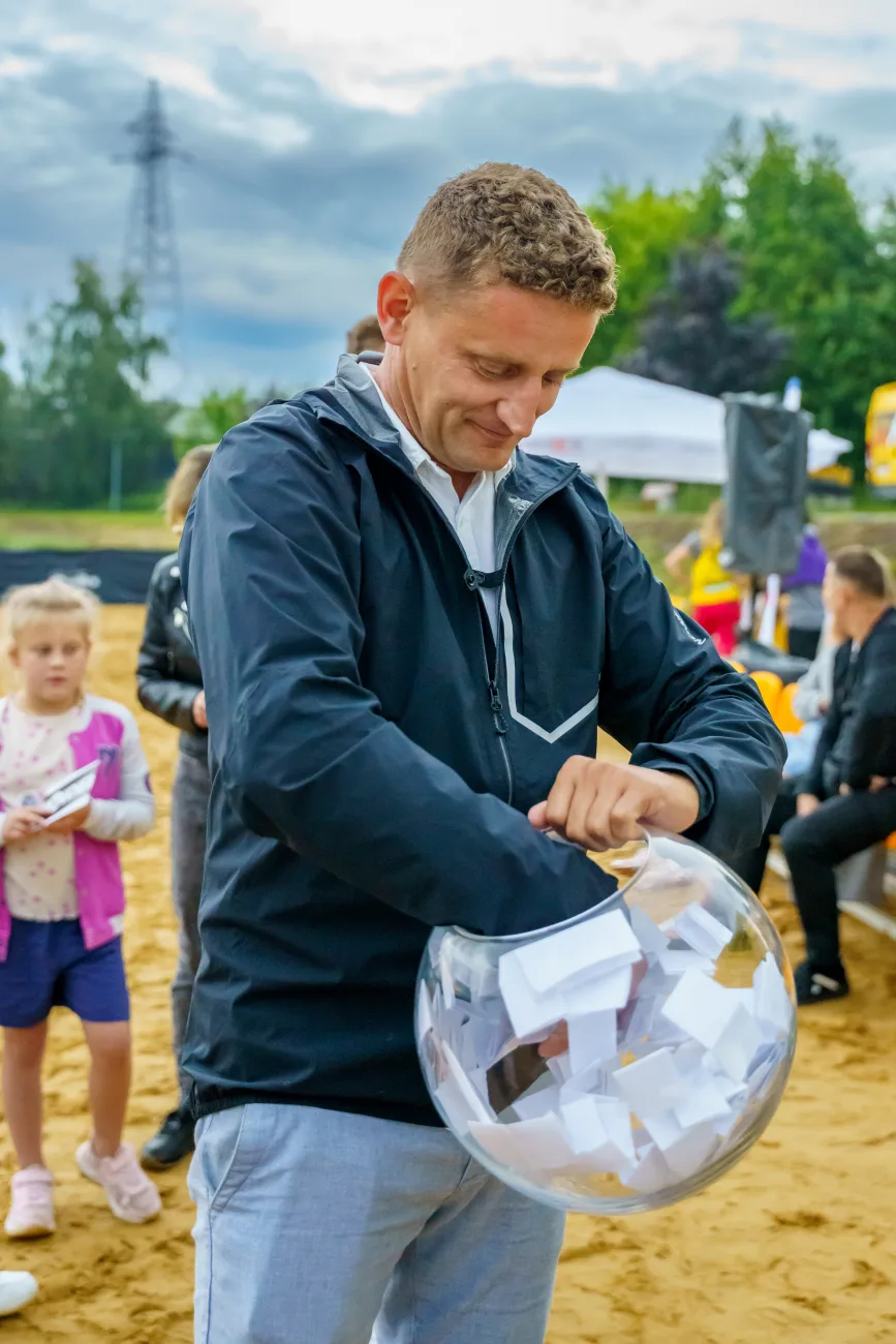 Turniej siatkówki plażowej Skierniewice 2025: miksty walczyły mimo deszczu 37 dsc09548