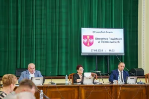 miroslaw belina i zarzad powiatu skierniewickiego z jednoglosnym absolutorium za 2024 rok 1 z 44