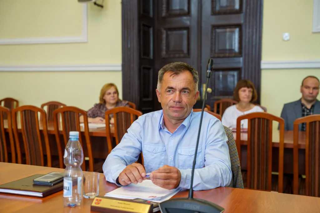 miroslaw belina i zarzad powiatu skierniewickiego z jednoglosnym absolutorium za 2024 rok 13 z 44