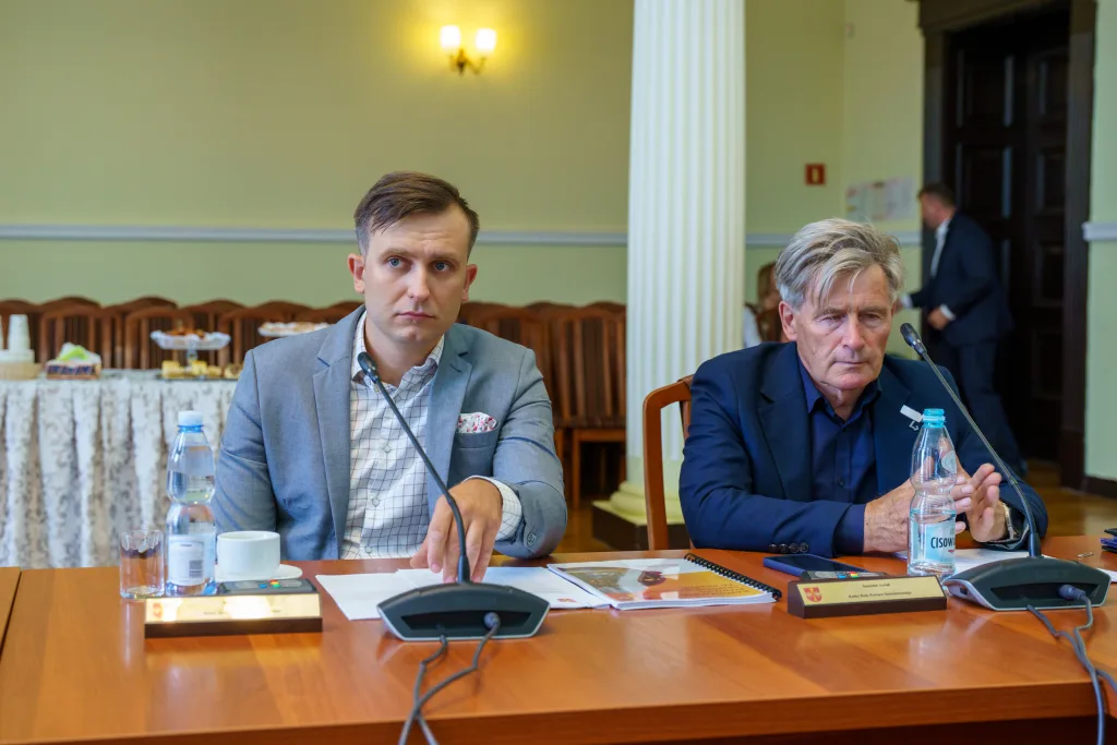 miroslaw belina i zarzad powiatu skierniewickiego z jednoglosnym absolutorium za 2024 rok 14 z 44