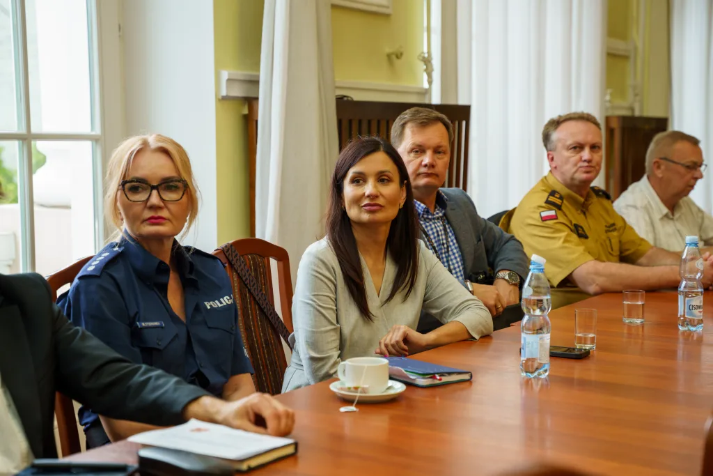 miroslaw belina i zarzad powiatu skierniewickiego z jednoglosnym absolutorium za 2024 rok 17 z 44