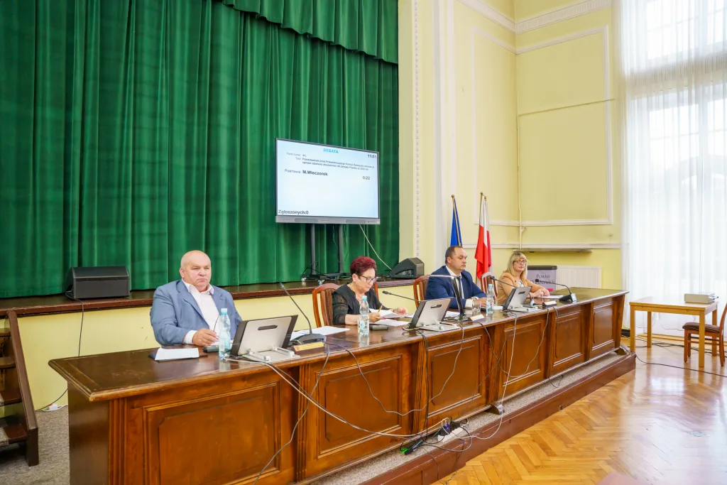 miroslaw belina i zarzad powiatu skierniewickiego z jednoglosnym absolutorium za 2024 rok 27 z 44