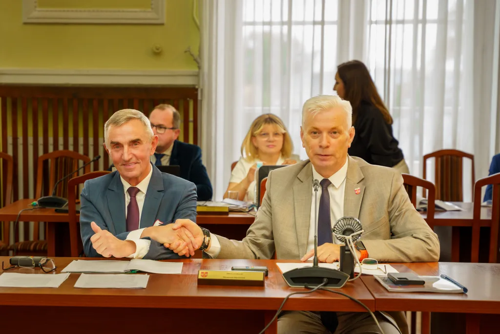 miroslaw belina i zarzad powiatu skierniewickiego z jednoglosnym absolutorium za 2024 rok 29 z 44