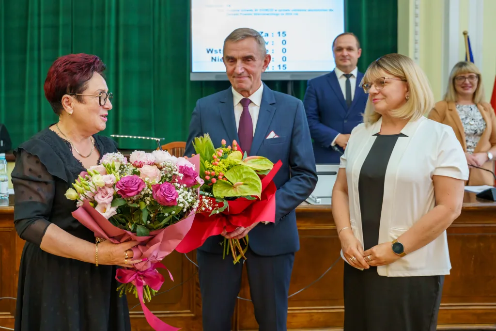 miroslaw belina i zarzad powiatu skierniewickiego z jednoglosnym absolutorium za 2024 rok 32 z 44